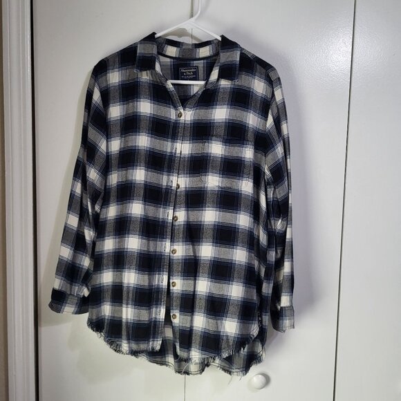 Abercrombie & Fitch Tops - Abercrombie and Fitch Women's LG Plaid Raw Hem Flannel Button Up Shirt Grunge